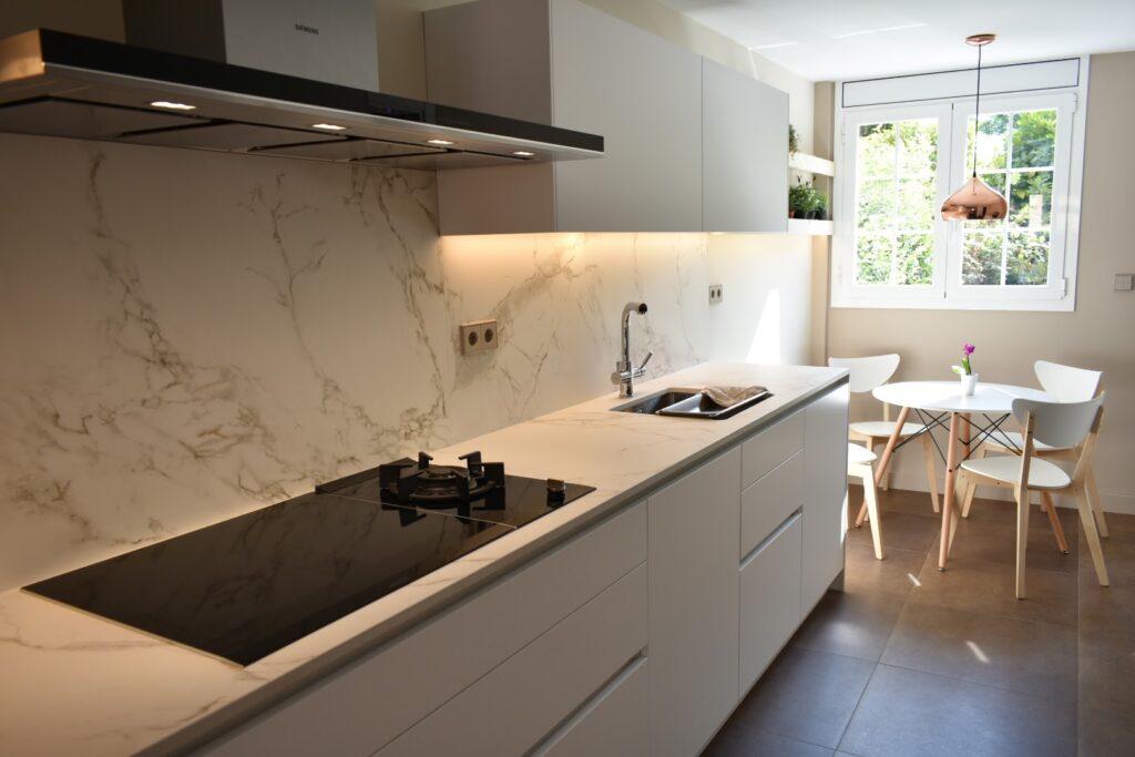Transformar espacios pequeños Diseño de interiores para espacios reducidos Ideas creativas para espacios pequeños Maximizar espacio en el hogar Trucos para decorar espacios limitados